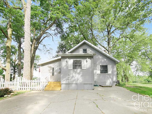 4th image of 4217 Willow Dr NE