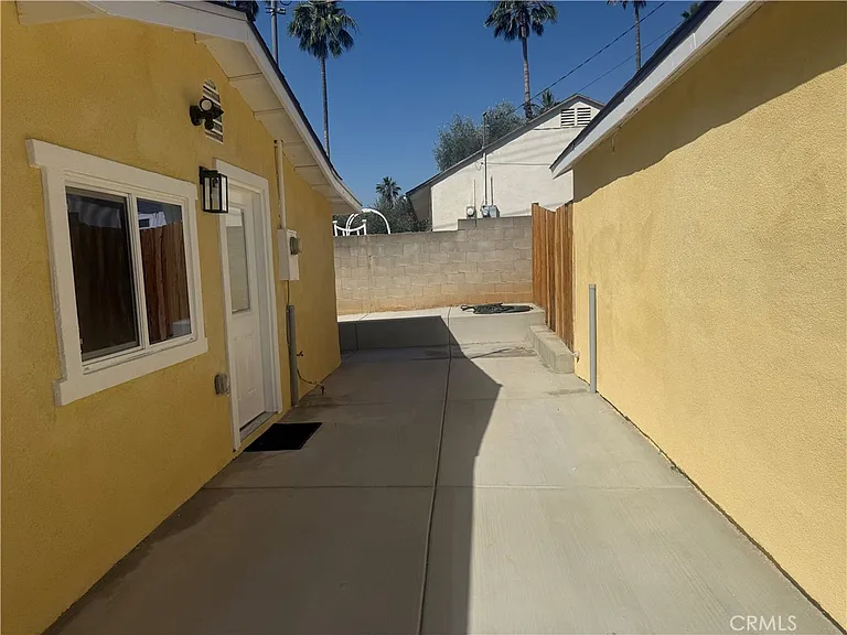 10337 Mull Ave — Photo 7