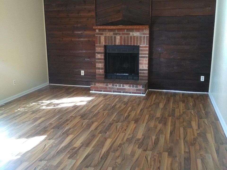 2nd image of 2405 Travis Rd