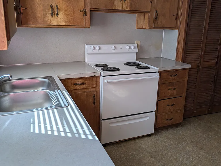 150 Hinkle St #1 — Photo 2