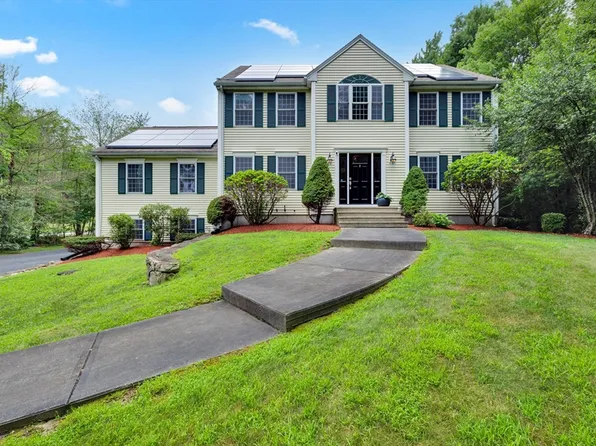 9 Vincent Rd, Mendon, MA 01756