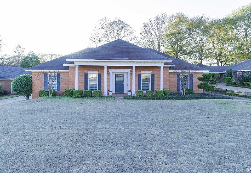 1st image of 130 Wood Vale Dr