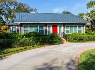 945 Riomar Dr, Vero Beach, FL 32963