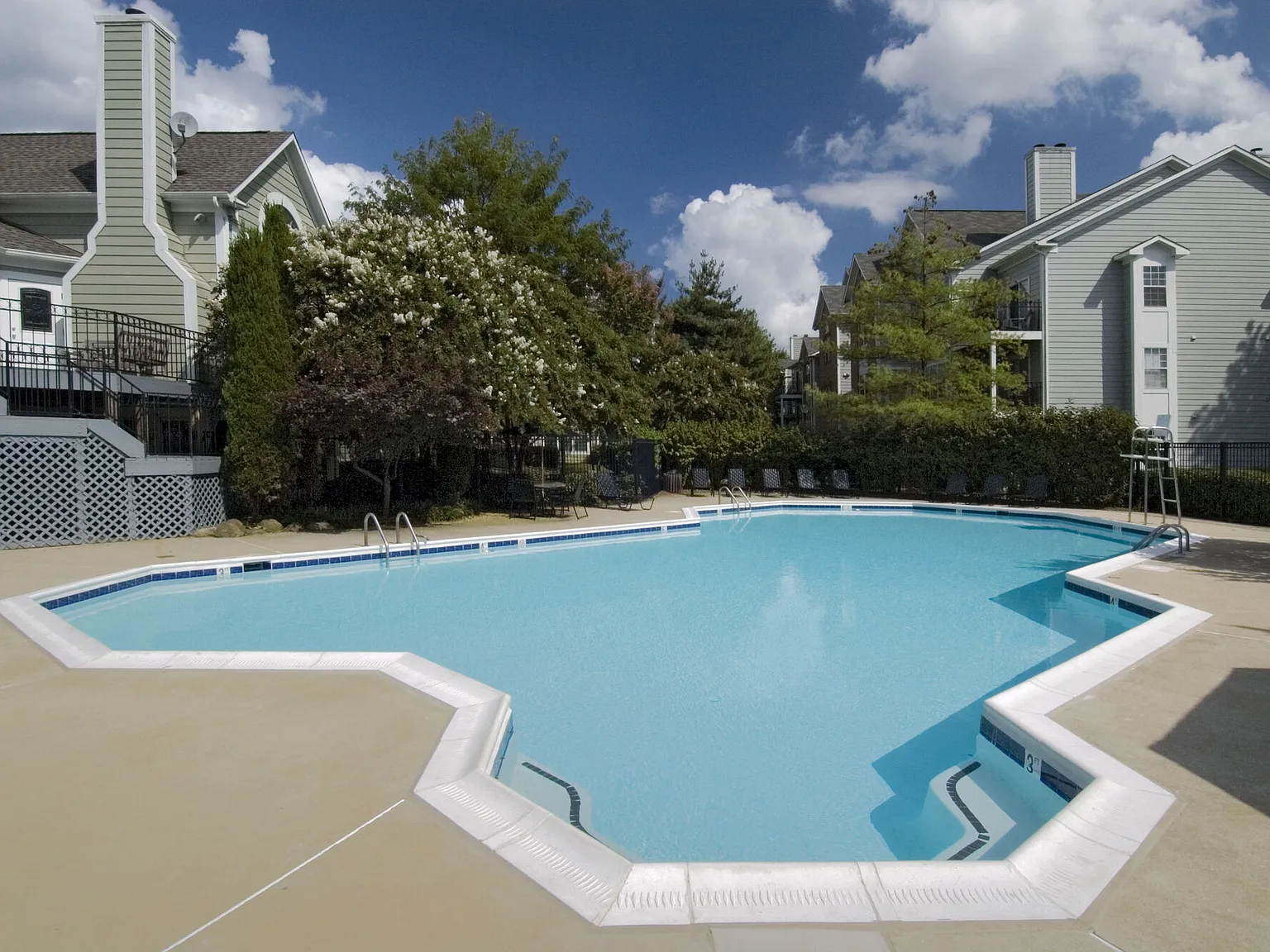 Henley at Kingstowne — Photo 2