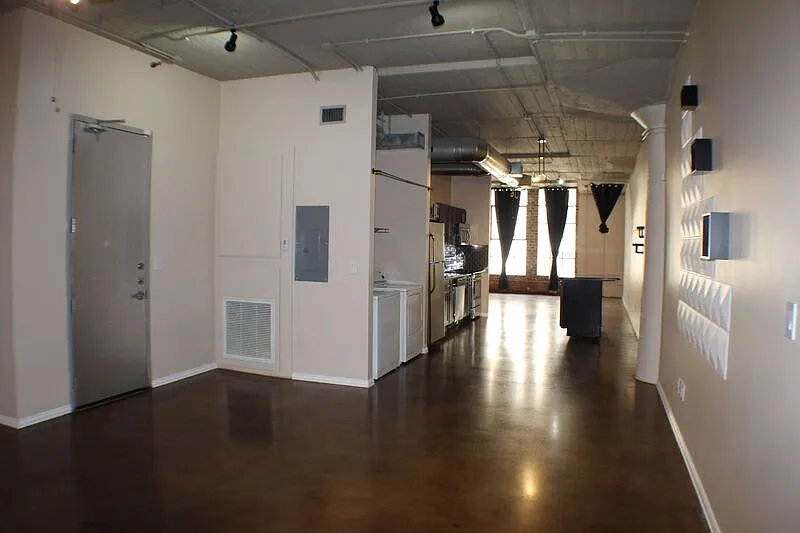 1 bed, 1.0 bath, 1066 sqft, $1,695 — Photo 2