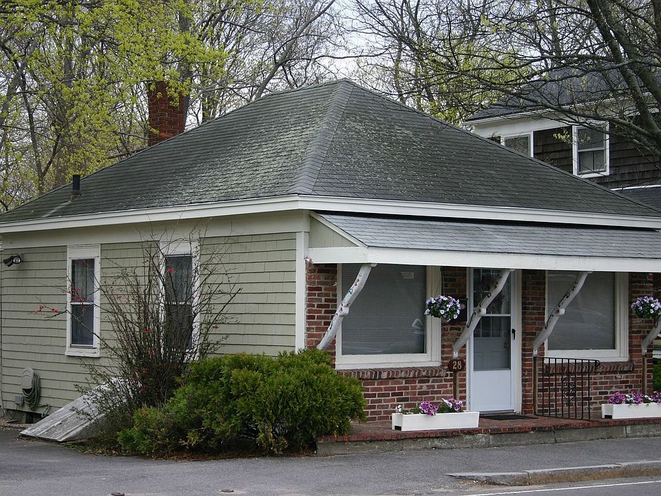 Quaint, conveniently located home in beautiful Rockport, MA
