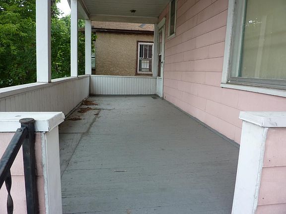 2nd image of 950 Maryland Ave E