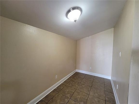 3rd image of 4866 Rosemont Pl
