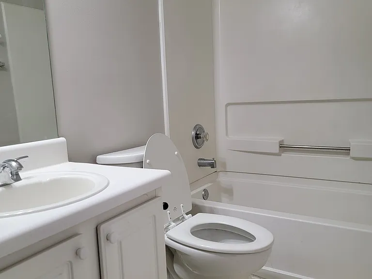 2379 Hillvale Cir — Photo 8