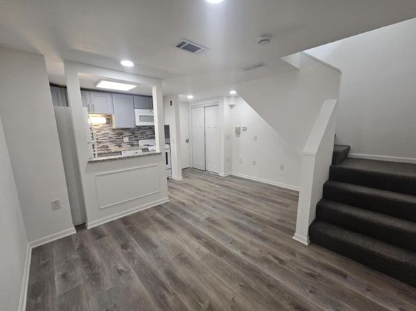 218 N Main St APT 9