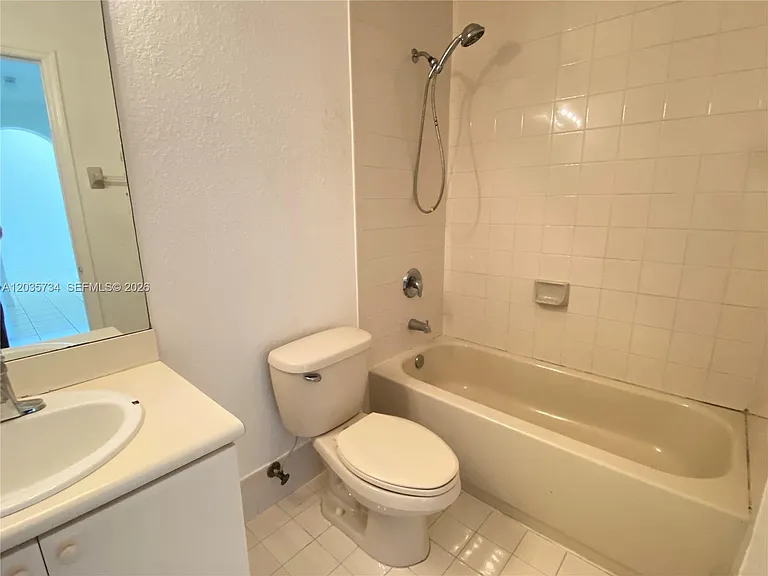 1658 SE 28th Ct #201 — Photo 11