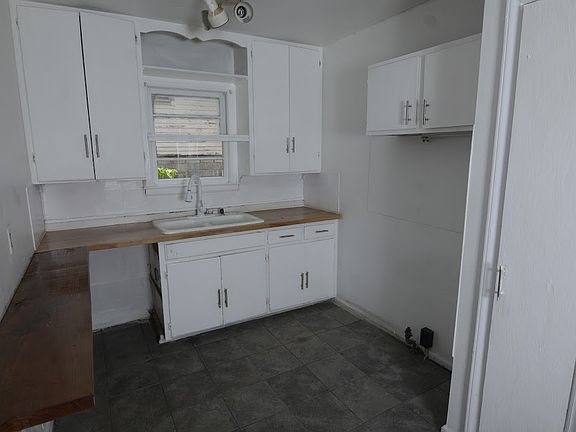 2nd image of 1812 E 49th St