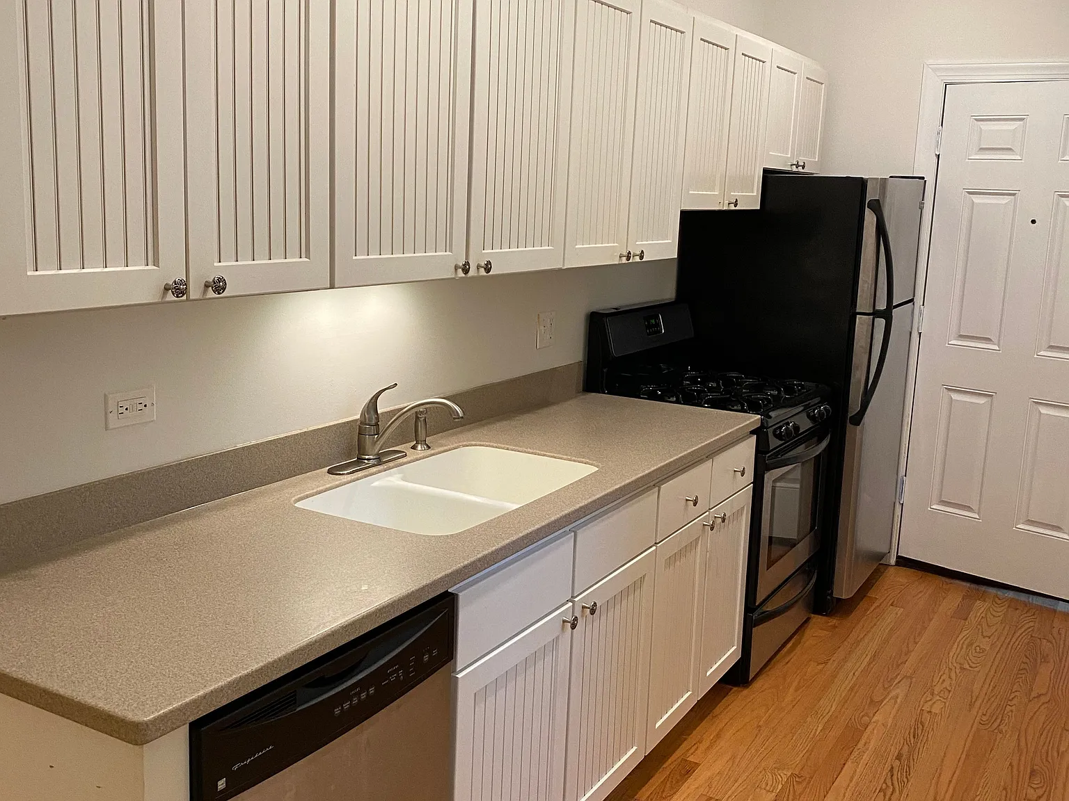 1 bed, 650 sqft, $1,795 — Photo 2