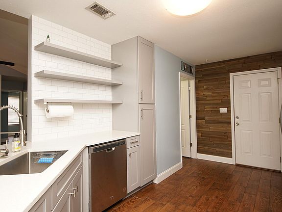 4th image of 1808 Brick Cir