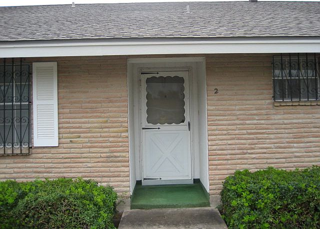 1st image of 700 Fern Ave #2