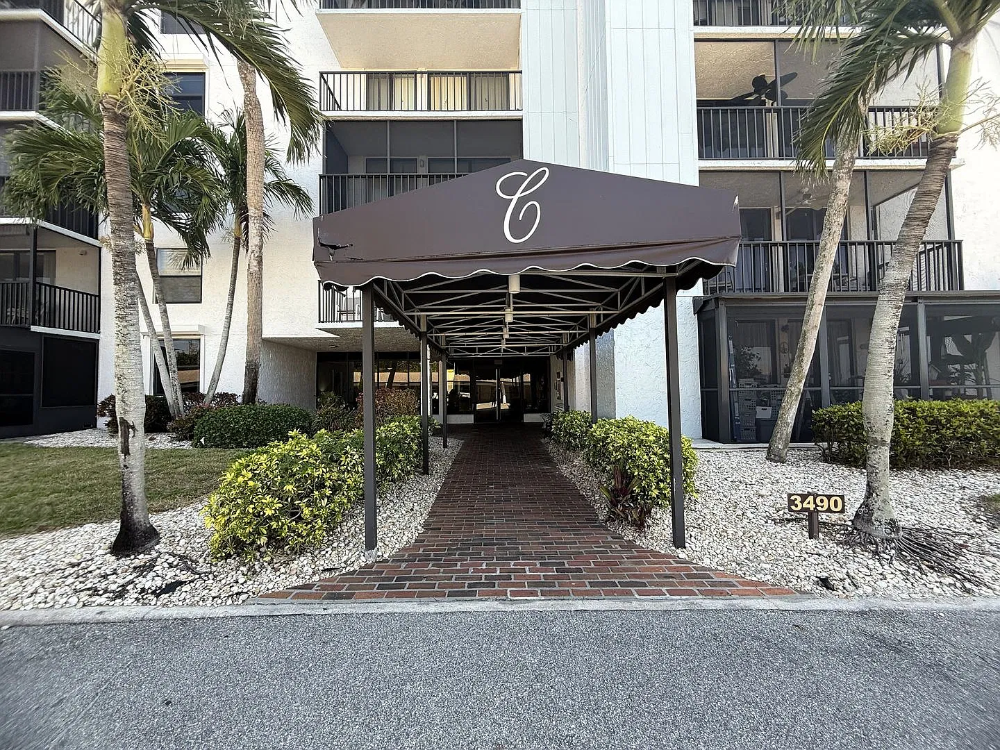 Riverfront Condo With A Stunning View! 1 + A Den, 2 Bath On Caloosahatchee! — Photo 3