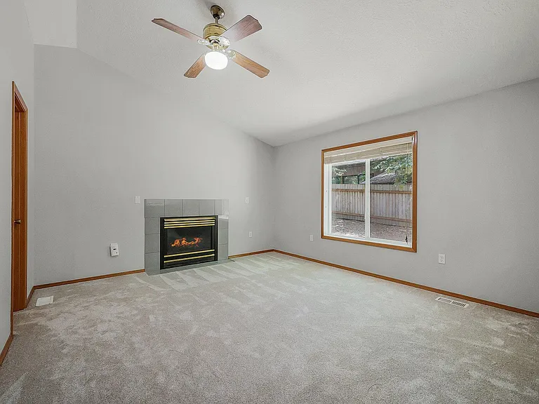 4256 Country Woods Ct — Photo 14