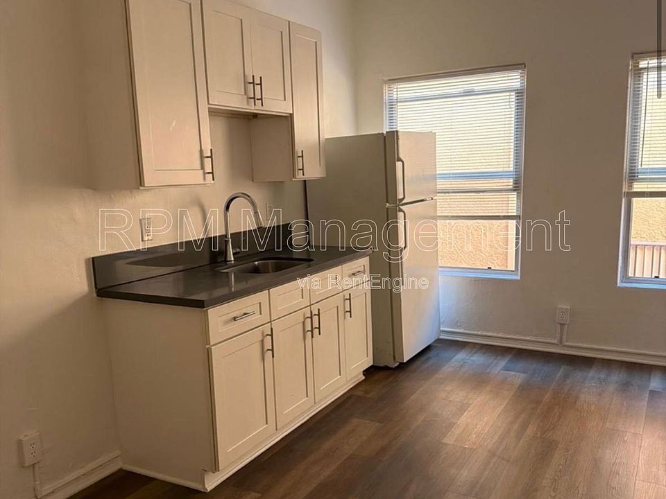 1st image of 111 S Manhattan Pl #202-1/2