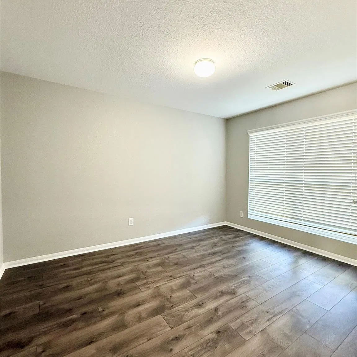 3 bed, 2.0 bath, 1756 sqft, $2,100 — Photo 4