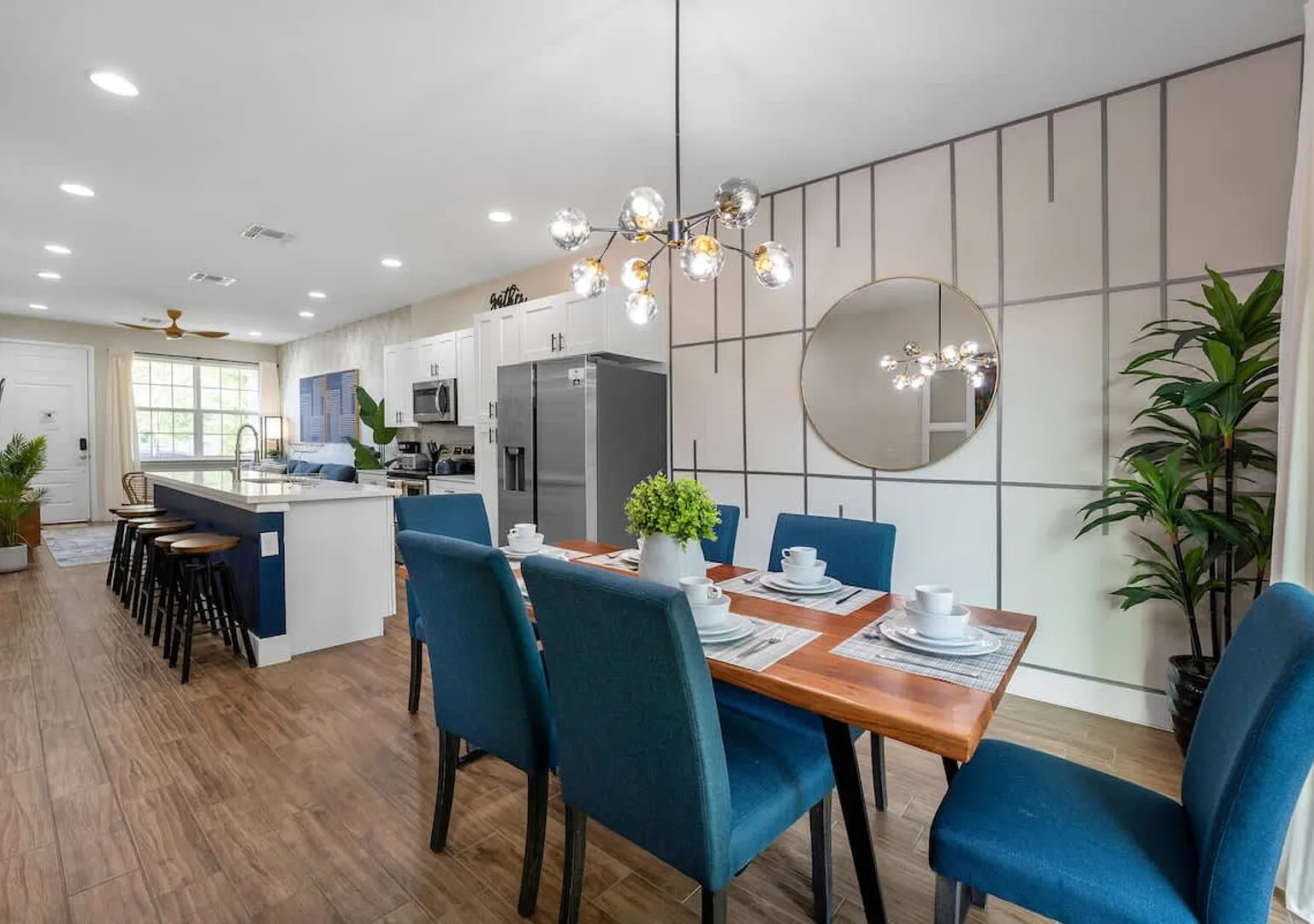Beautiful 4BR Home w/ Modern Design — Photo 4
