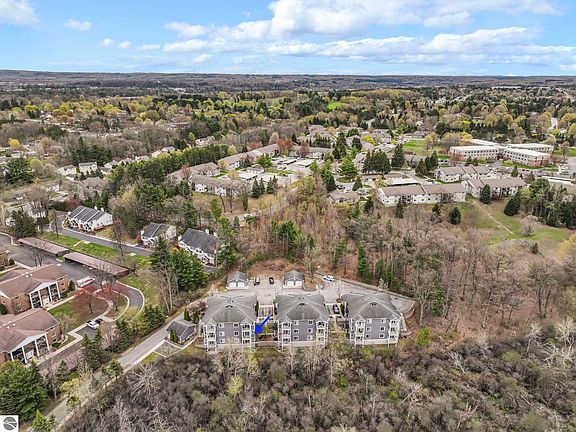 4th image of 1420 Forest Park Dr