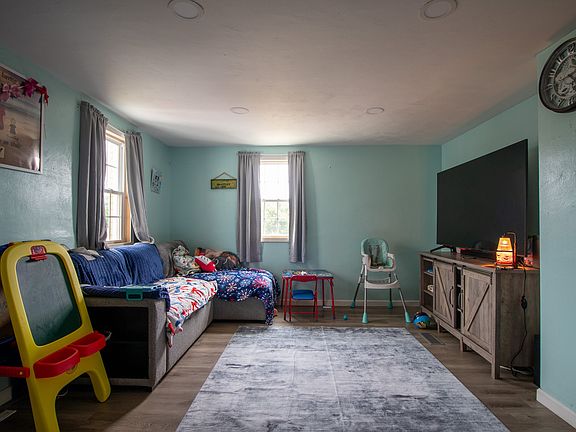 4th image of 4014 Royal Ave
