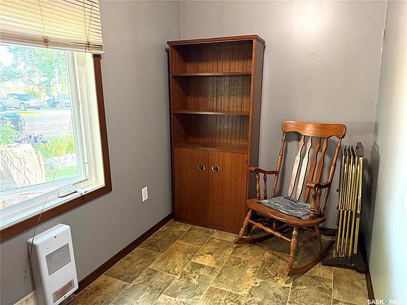 5th image of 309 Indal STREET