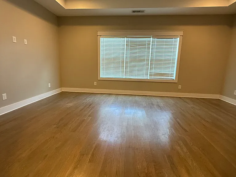 804 Lena St — Photo 9