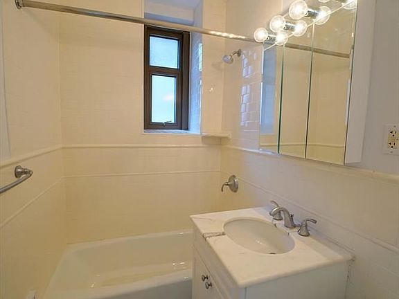 5th image of 4 Park Ave APT 11S