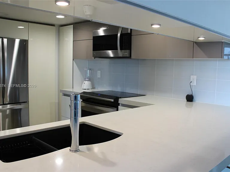 650 West Ave #810 — Photo 9