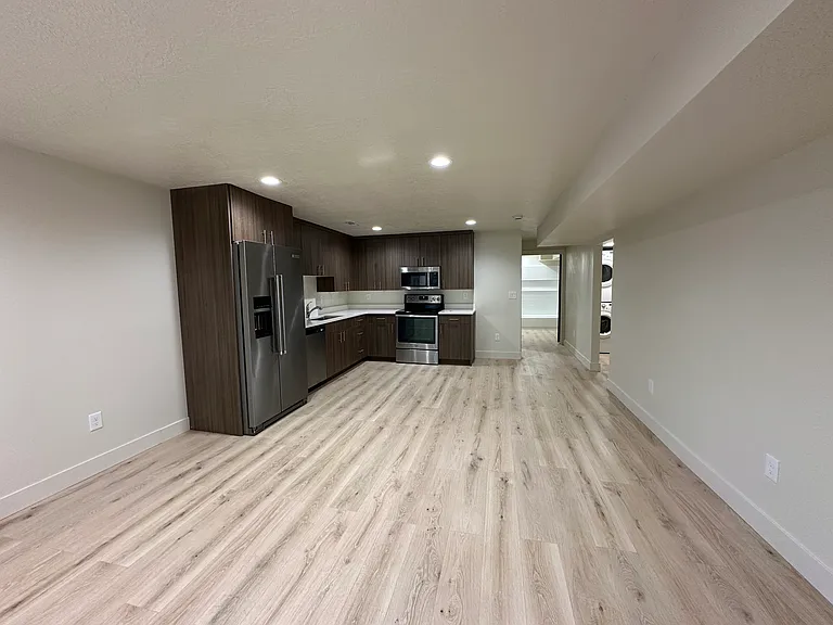 764 N Sunset Dr — Photo 3