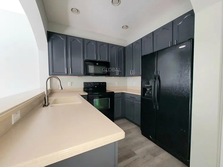10254 Park Commons Dr — Photo 3