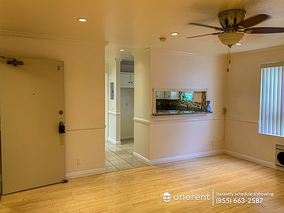 3rd image of 10900 Blix St APT 2