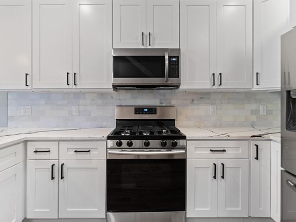4th image of 3037 W Sedgley Ave #1