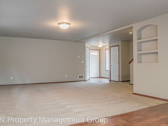 4th image of 4819 145th St NE