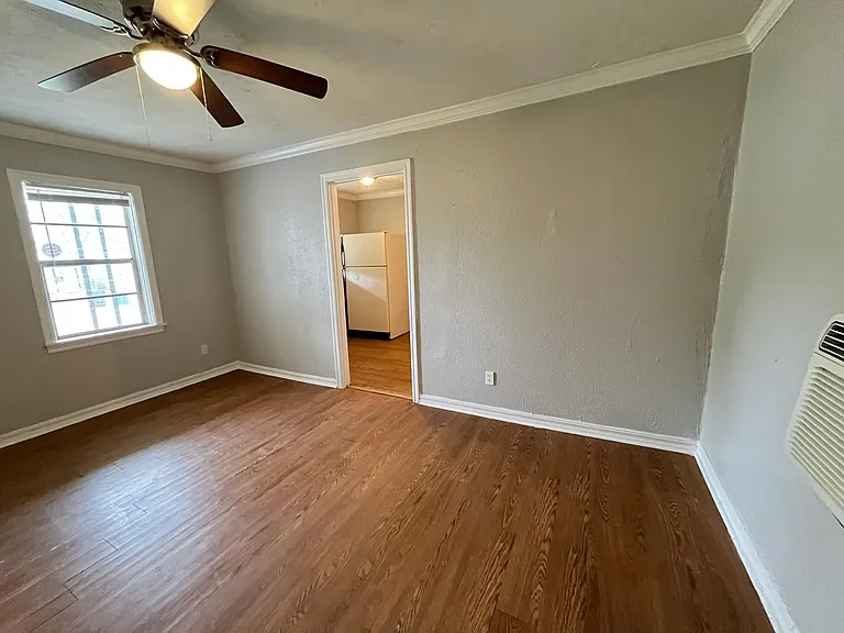 313 W Peach St — Photo 5