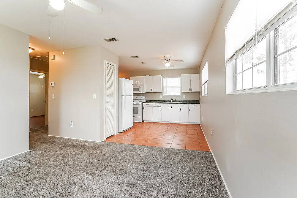 2 bed, 1.0 bath, 736 sqft, $1,215 — Photo 4