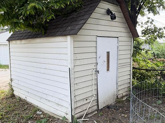 5th image of 1319 Hildreth Ave