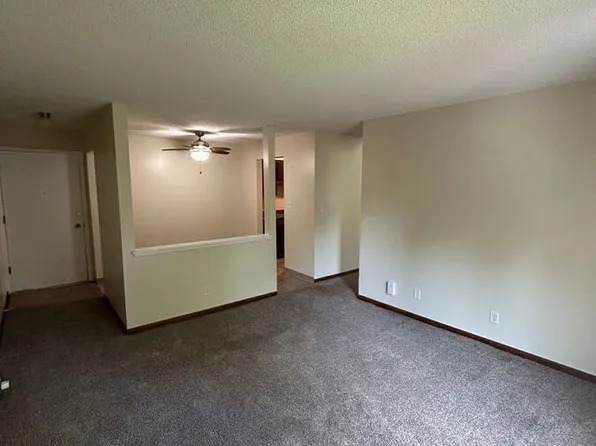 3809 University Ave #18, Des Moines, IA 50311
