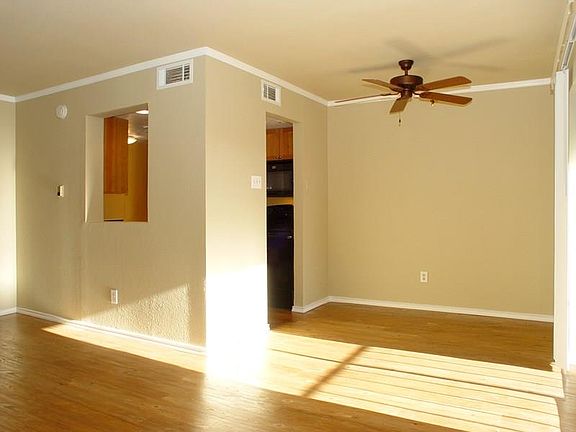 4th image of 5916 Gaston Ave APT 203
