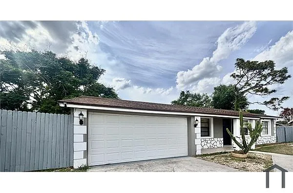 Building Photo - 2104 Hartford Pl