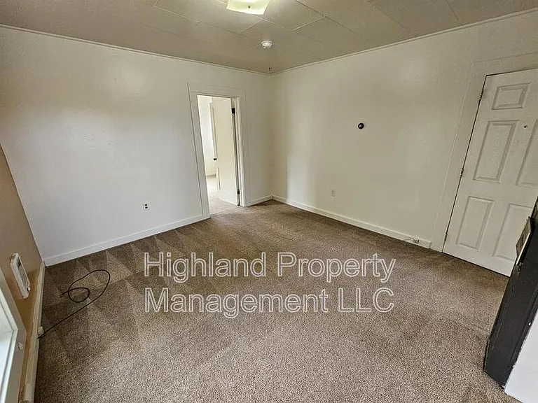 325 NE Kamiaken St #4 — Photo 3