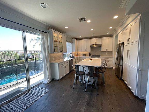 4th image of 36 Dawn Ln