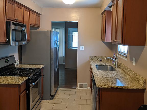 3rd image of 31034 Beechnut St