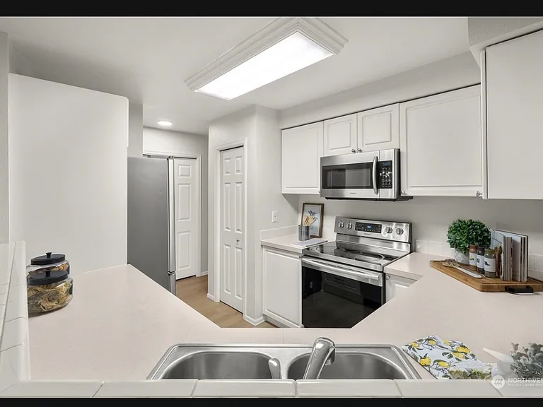 18501 SE Newport Way #G133 — Photo 4