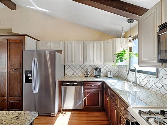 5th image of 129 Loire Valley Dr
