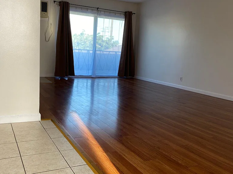 909 E Maple St #5 — Photo 7