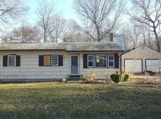 6 Carlton Ave, Mastic, NY 11950