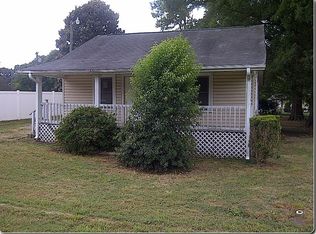 917 Noles Dr, Mount Holly, NC 28120