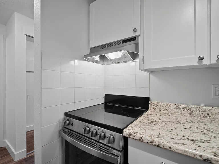 837 Ellery St — Photo 1